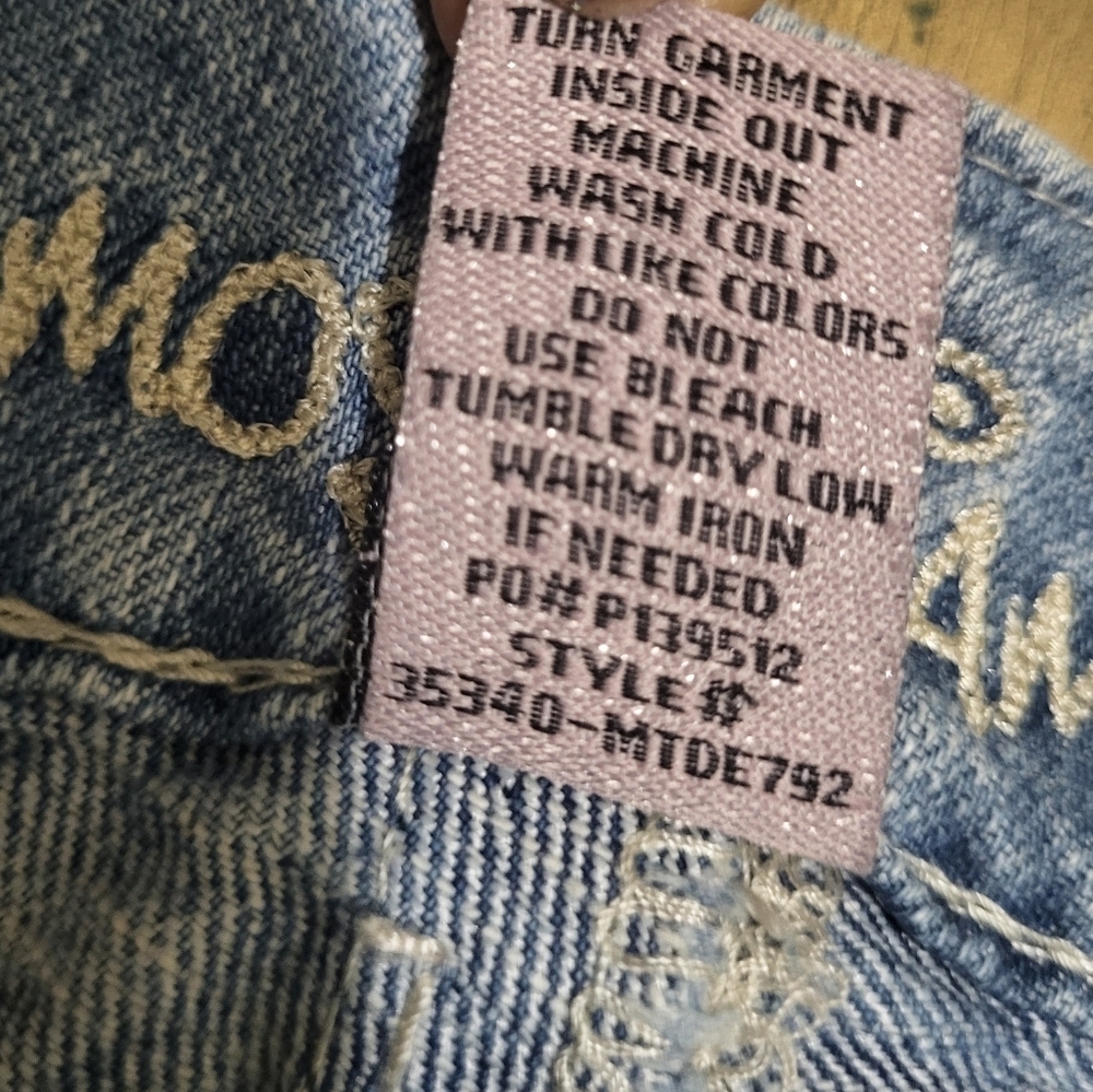 Almost Famous Y2K Capri ,Cuff, Distressed Jeans, Size 7 - Picture 3 of 13